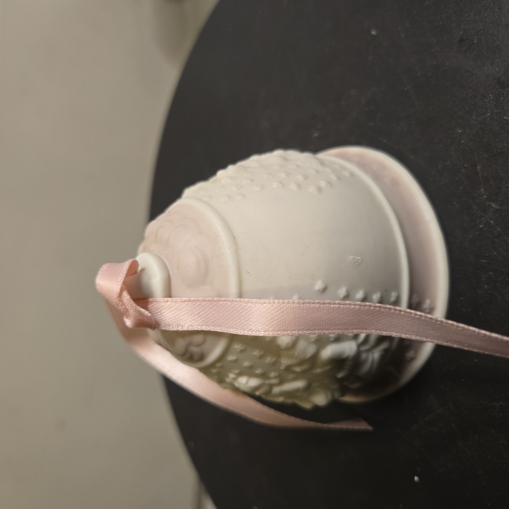 Elegant Lladro 1987 Christmas Ceramic Bell with Ribbon Accent - Picture 2 of 7